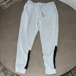 Under Armour Gray Jogger Sweatpants Pants with Black Accents
